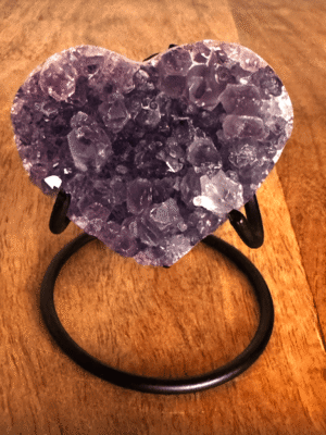 Amethist hart met houder 5 Amethist hart met houder 5